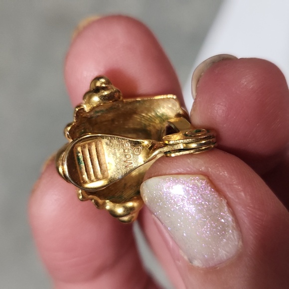 Vintage monet gold clip ons - Picture 3 of 4